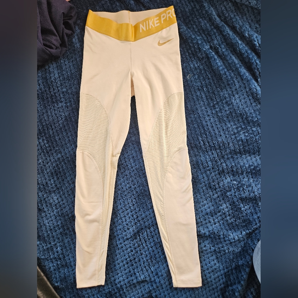 Athletic leggings